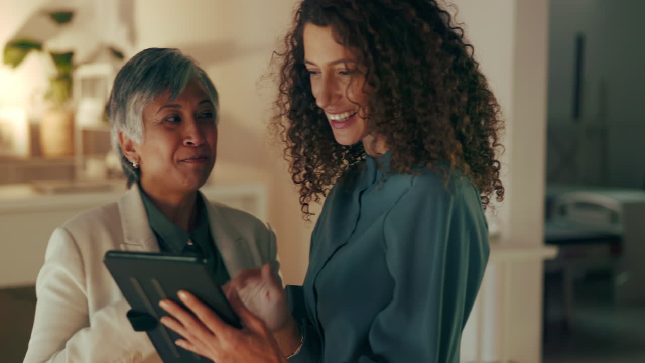 Night business women, tablet planning