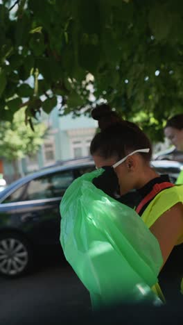 street cleaning volunteer