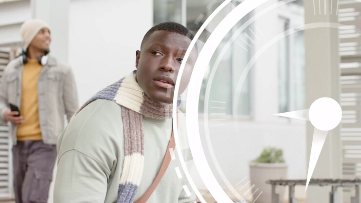 Uomo seduto che gira la testa controllando un passante con il telefono, HUD che si sposta rivelando il volto per la tecnologia