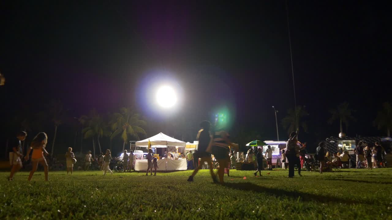 미국 여름의 밤의 빛 마이애미 러오버 파크 스트리트 푸드 페어 4k 플로리다