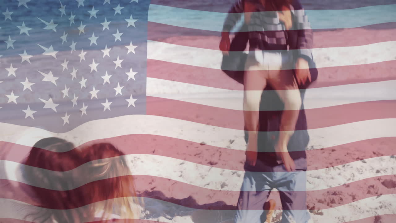 jugando en la playa de arena, personas con animación de bandera estadounidense en el fondo