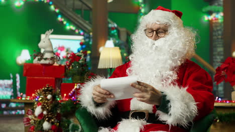 santa reading christmas letters