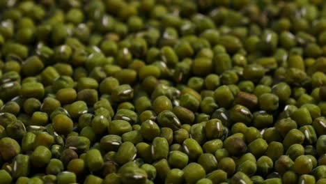 girando muchos de los frijoles mung