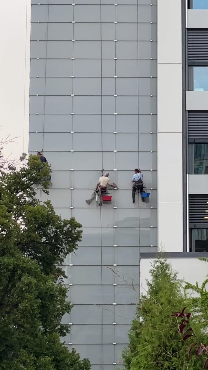 limpieza de ventanas de edificios de gran altura