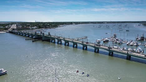 Eine-Drohnenaufnahme-Der-Bridge-Of-Lions-In-St.-Agustine,-Florida