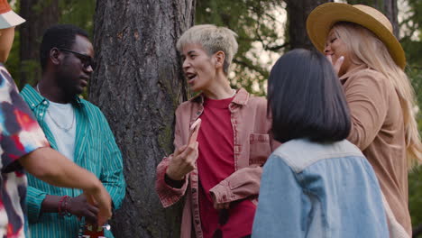 friends talking in the park