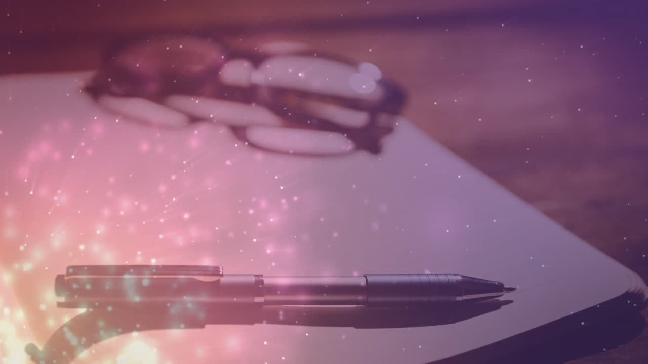 노트패드와 펜 위에 반 ⁇ 이는 애니메이션