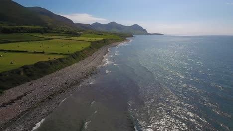 wunderschöne küste von wales am tag