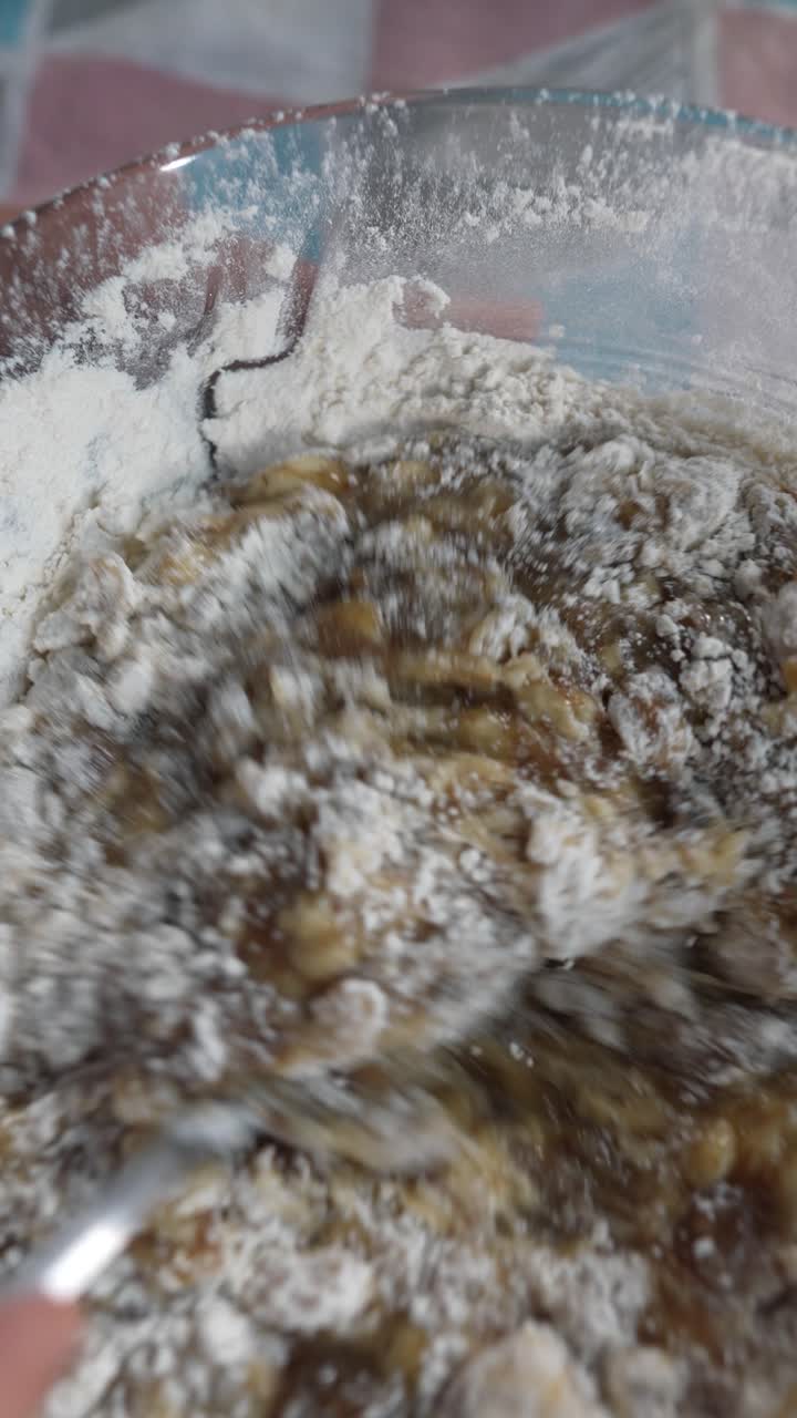 바나나  반죽을 는 것