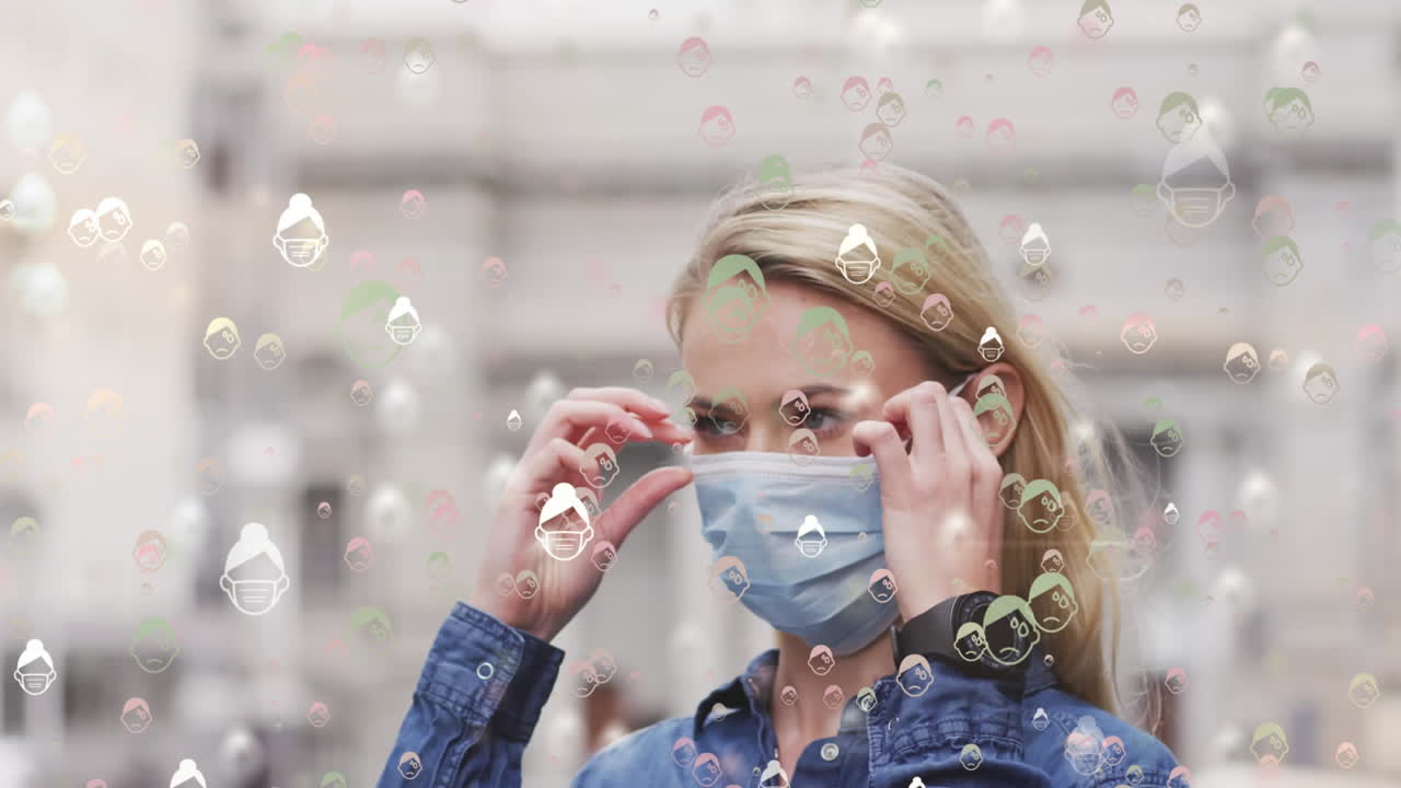 animación de personas iconas con máscaras faciales, moviéndose sobre mujer con máscara facial en la ciudad