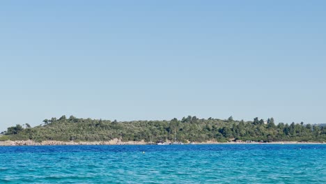 Clean-blue-flag-beaches-of-Halkidiki-Peninsula,-Greece