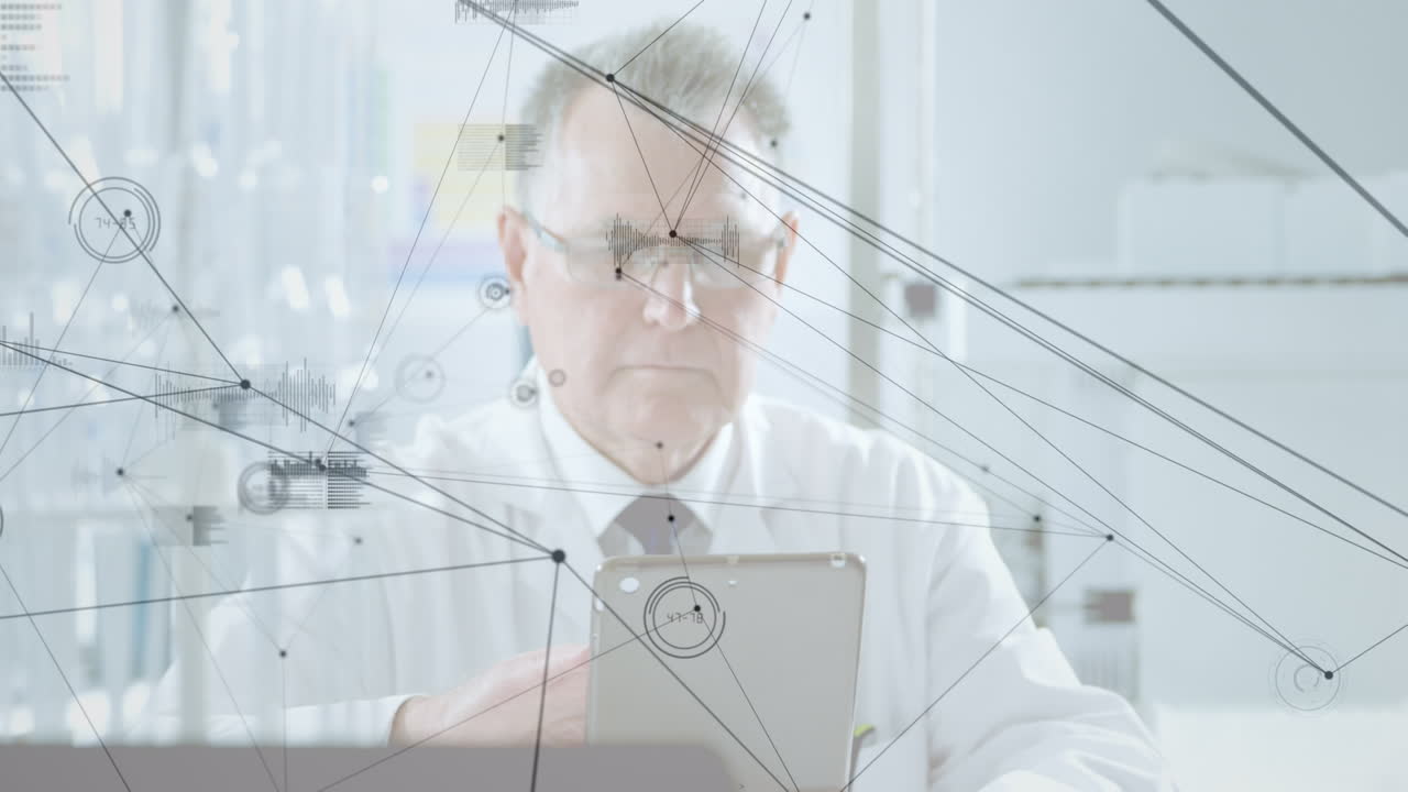 animación de las conexiones sobre el médico caucásico sénior con tableta