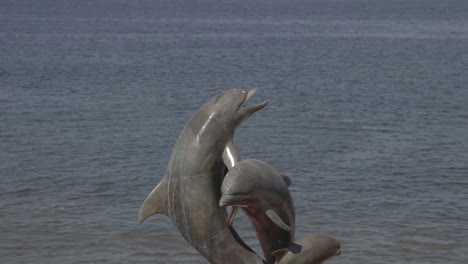 puerto vallarto delfines estatua 00