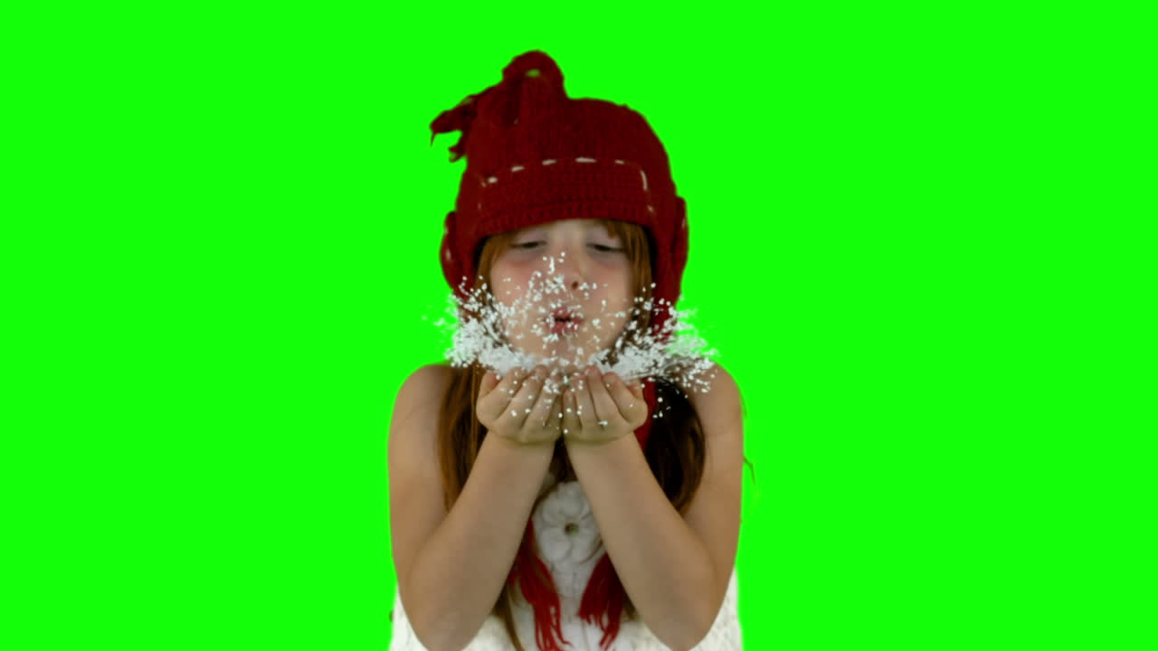 Bambina che soffia al rallentatore