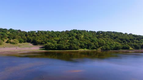 Filmische-Aufnahmen-Von-Seen-Und-Naturlandschaften