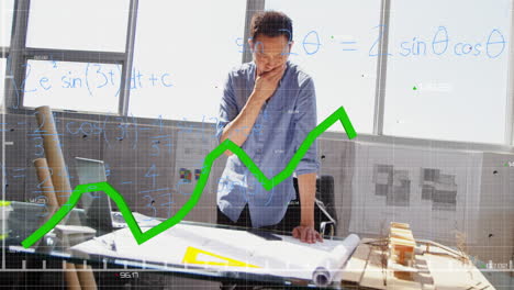 ecuación matemática con un gráfico verde contra el hombre de pie en la oficina