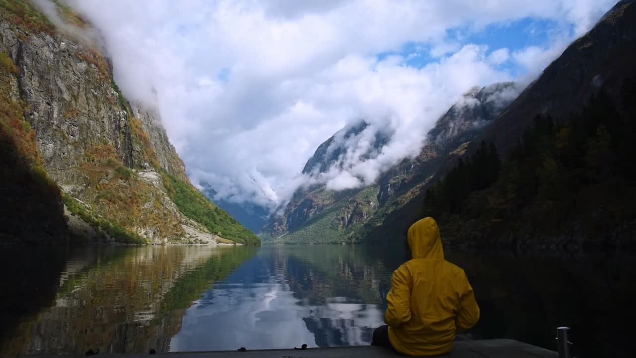 Smukt fjordlandskab ved Sognefjorden i Norge.