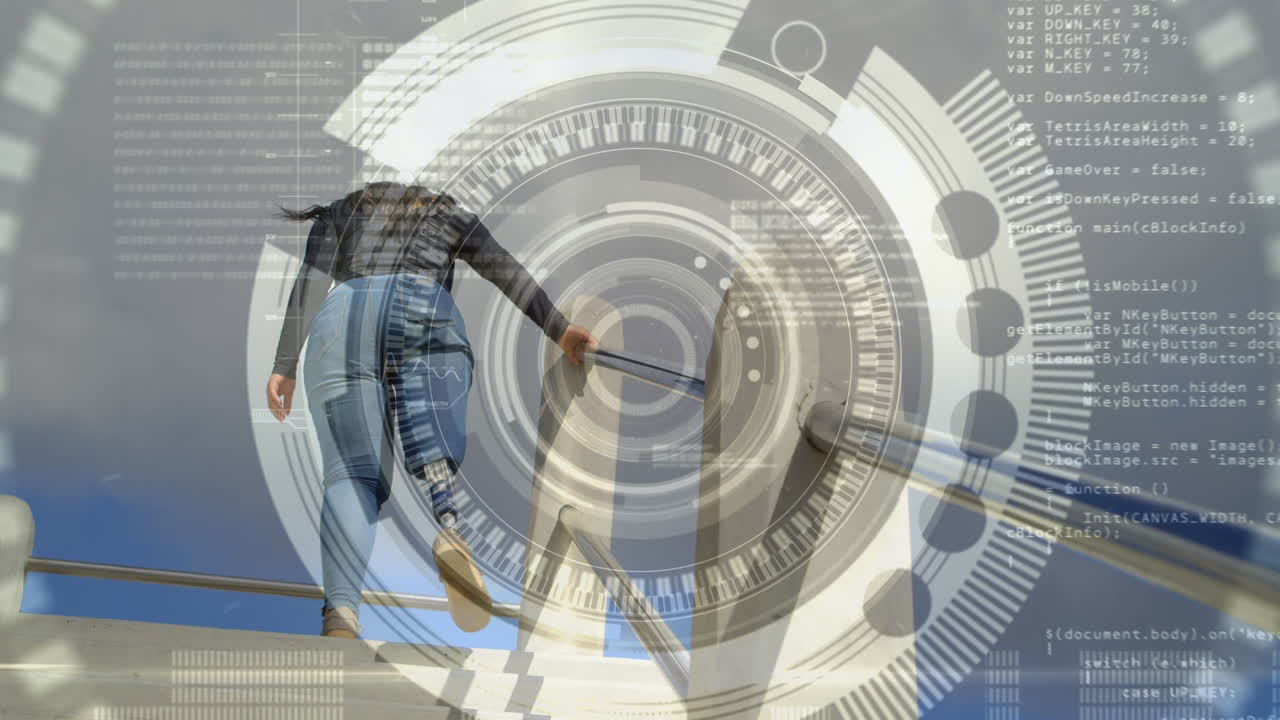 인공 팔다리를 가진 여성이 바가에서 계단을 올라가는 스 스캔의 애니메이션