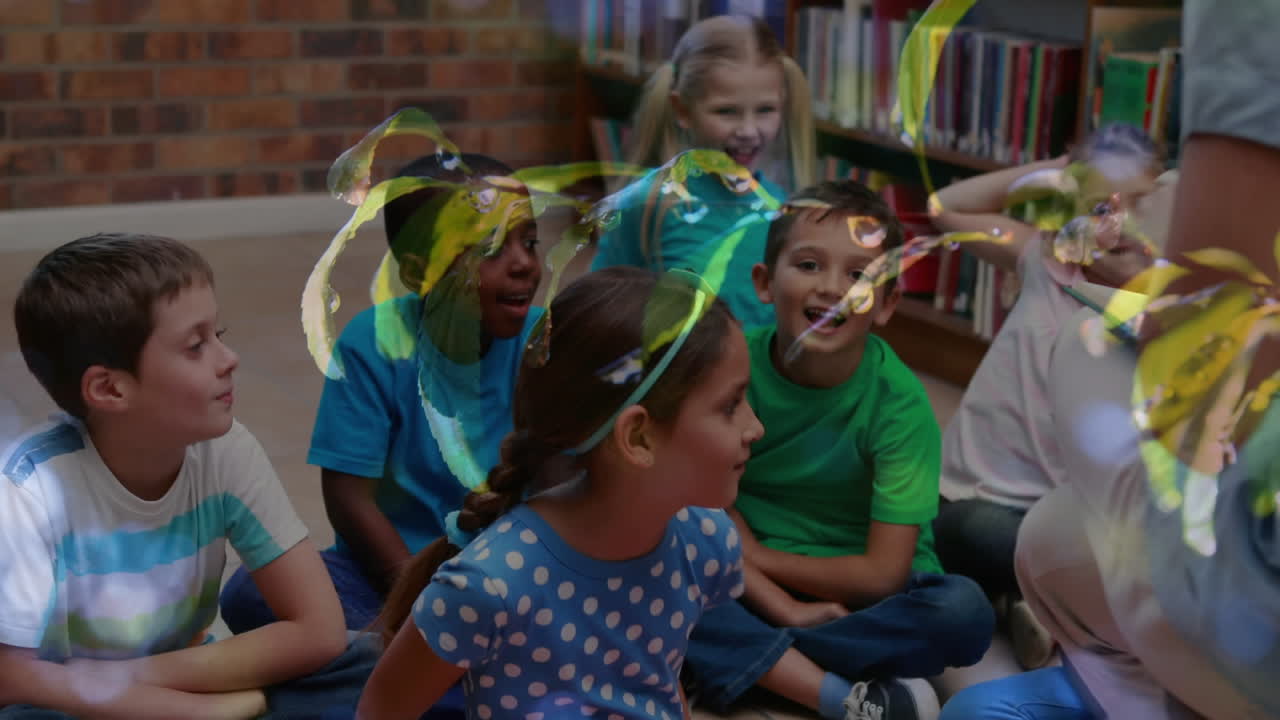 animación de hojas sobre diversos escolares y maestros