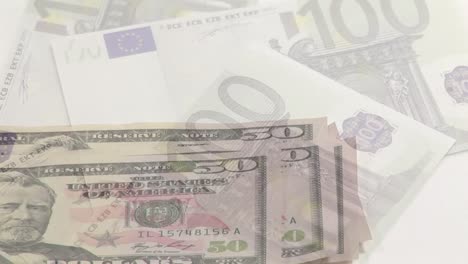 animación de la cuenta a mano de billetes en dólares estadounidenses sobre billetes en divisas de euros.