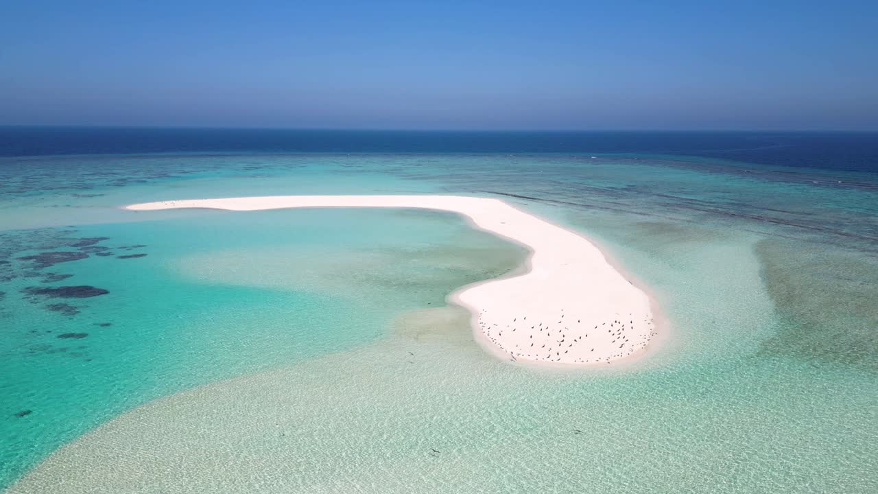 '사우디아라비아의 드론 영상'은 사우디 아라비아의 놀라운 풍경과 자연의 아름다움과 문화적 랜드마크의 독특한 전망을 보여줍니다.