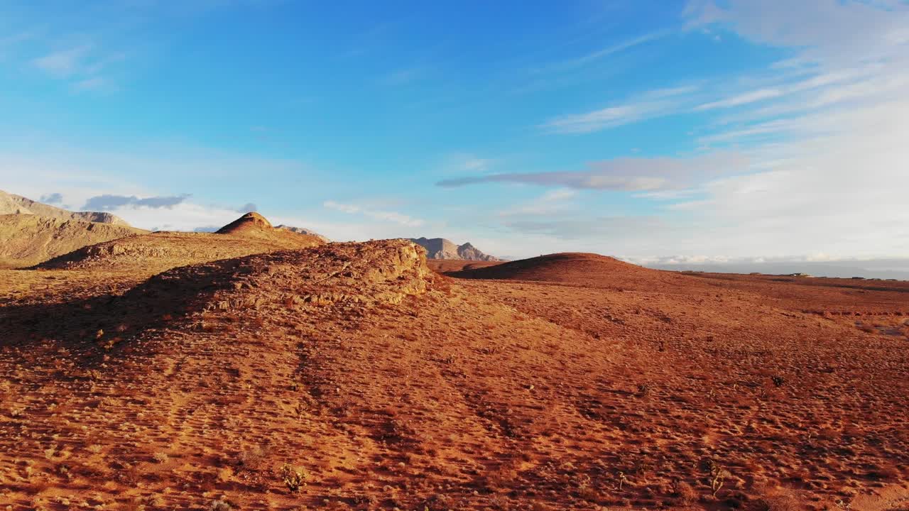 시골 네바다에서 남서쪽 산에 아침 공중 접근