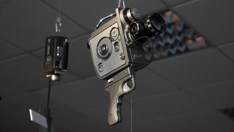 cámara de video de la vieja escuela con mango como pistola