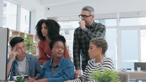 Trabajo-En-Equipo,-Revisión-Y-Planificación-Con-Gente-De-Negocios.