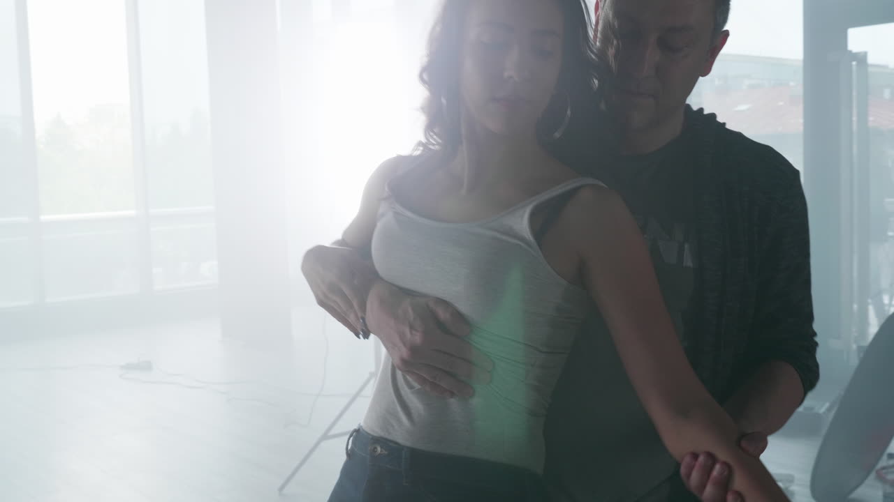 Par danser i et studie