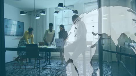 animación del procesamiento de datos y el mundo sobre diversas personas de negocios