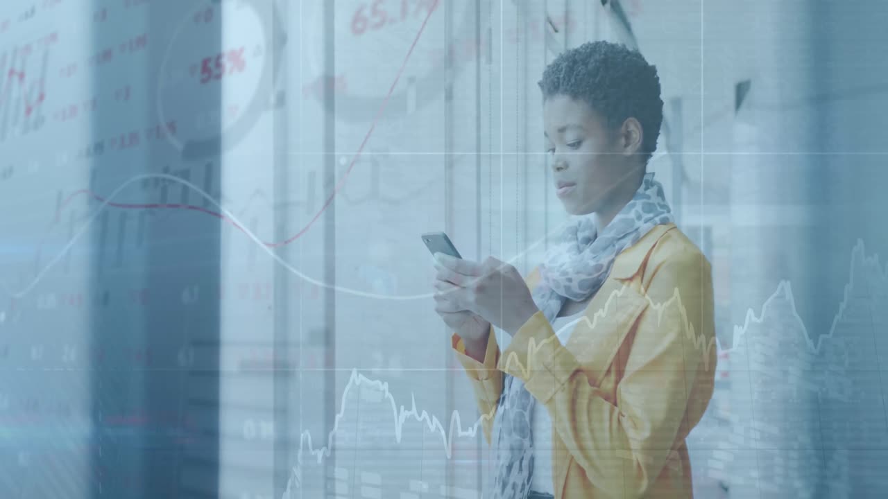 animazione di grafici e tavola di negoziazione su donna afroamericana in piedi e usando il cellulare