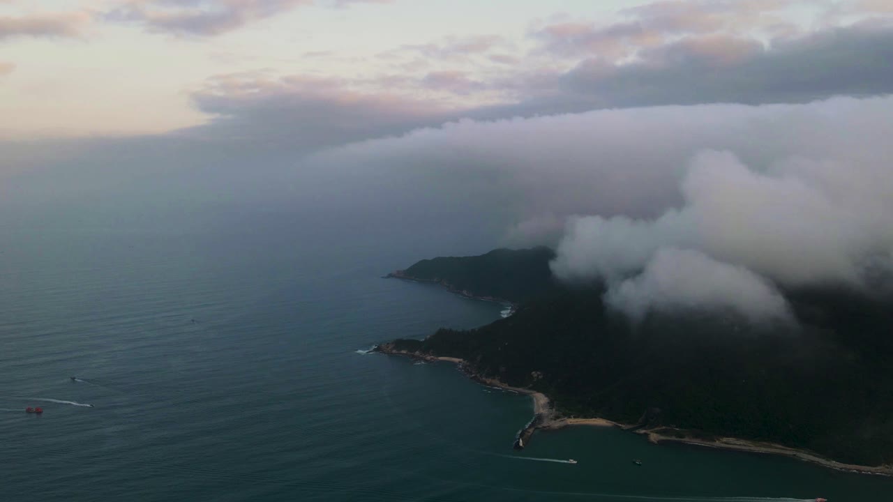 중국 남부 하이난 섬의 산야 인근 바다 해안선, 항공 시간 경과