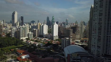 Beautiful-Aerial-Shot-of-Panama-City,-Panama-on-Sunny-Day,-Drone-Push-In