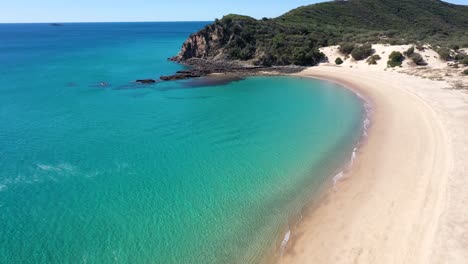 Remote-white-sand-beach-with-turquoise-tropical-water-aerial-on-Great-Keppel-Island,-Yeppoon,-Queensland