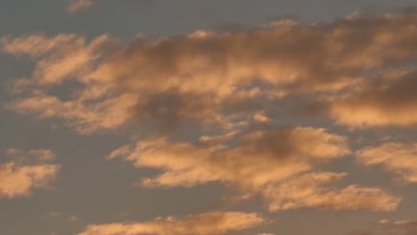 Clouds-move-quickly-at-sunrise