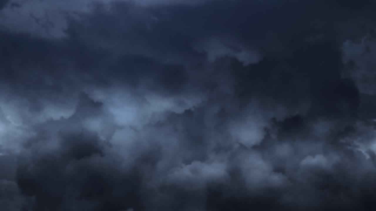 nubes de lluvia 4k y nubes de tormenta oscuras