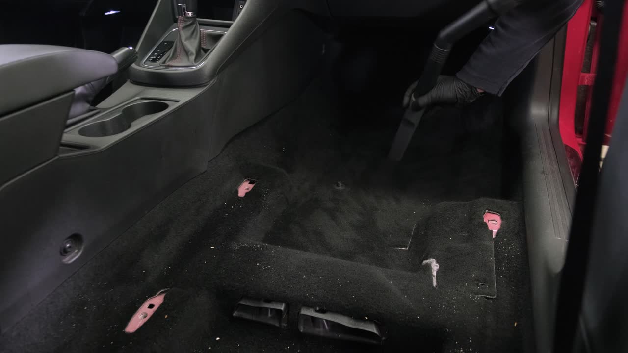 전문적인 자동차 청소. 샤워. 의 건조 청소 및 세부 사항. 바디의 깊은 청소, 좌석 청소. 자동차 세탁에서 거품을 는. 먼지에서 자동차 패널을 청소하는. 진공청소기