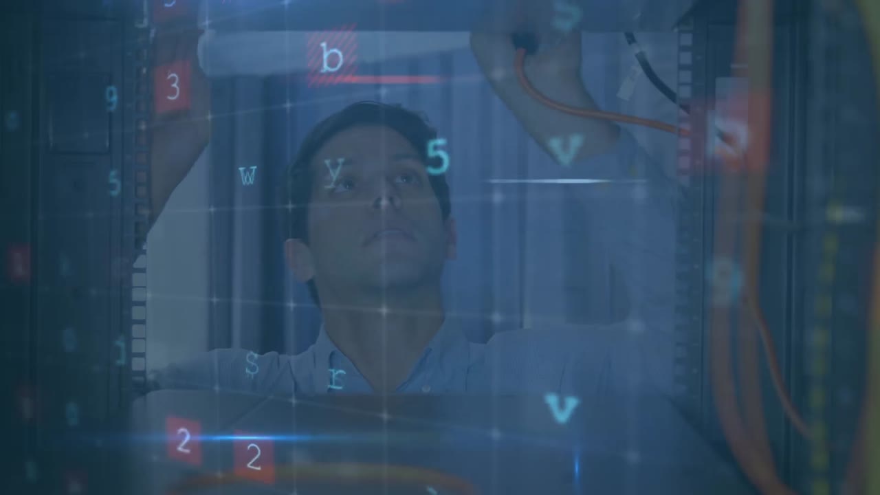 사이버 공격 텍스트 및 데이터 처리의 애니메이션 백인 남성 it 기술자에 의해 서버