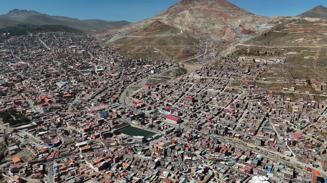 potosí ciudad sudamericana bolivia mina de plata nacional de la moneda boliviana ciudad minera de potosí vista aérea de avión no tripulado