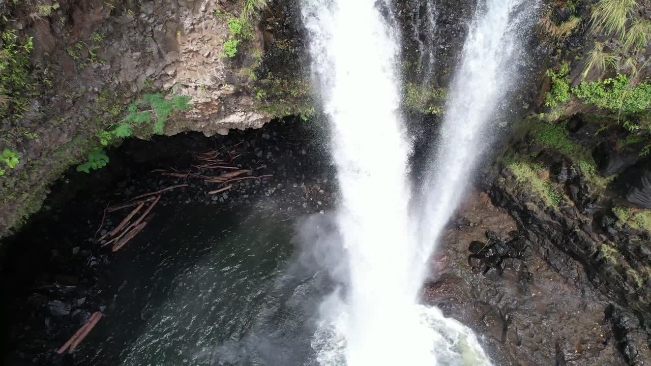 Hawaii big island rainbow falls