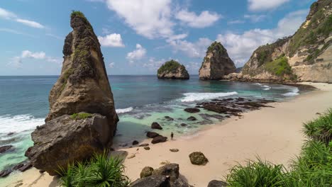 kelingking beach, nusa penida, indonesia