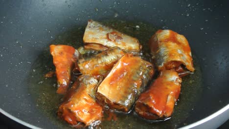 canned sardines in fried soy sauce