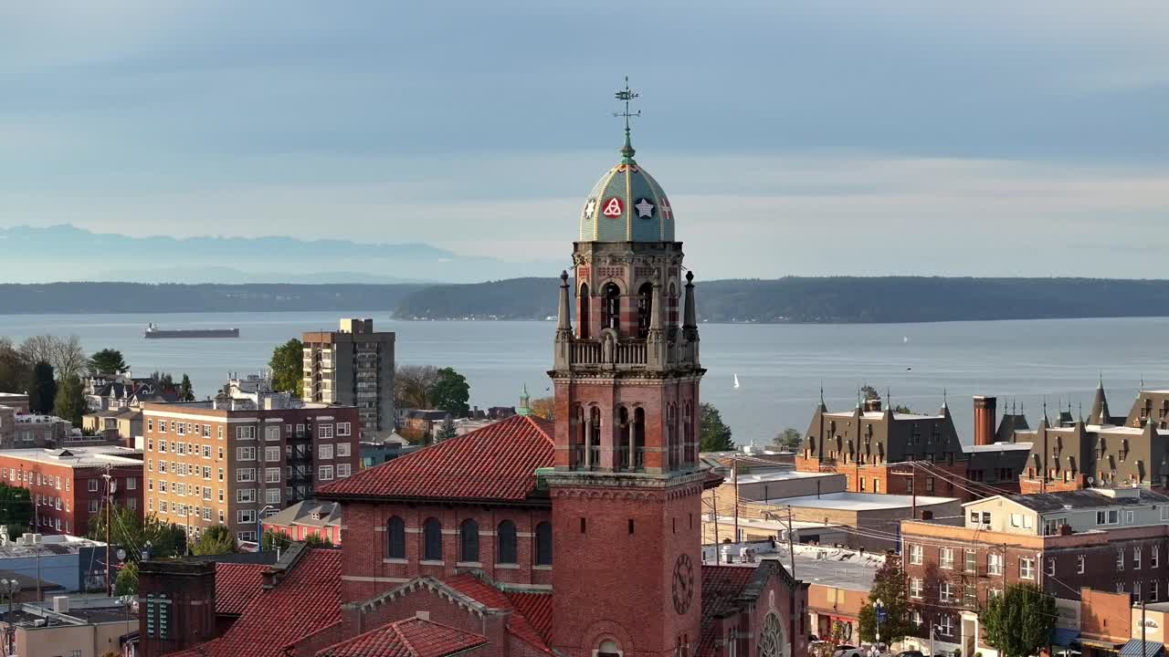 Arquitetura Românica da Primeira Igreja Presbiteriana em Tacoma, Washington, Estados Unidos.