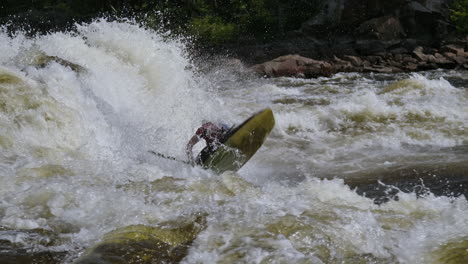 Deportes-Extremos-Flip-Kayak-Agua-Blanca-Olas