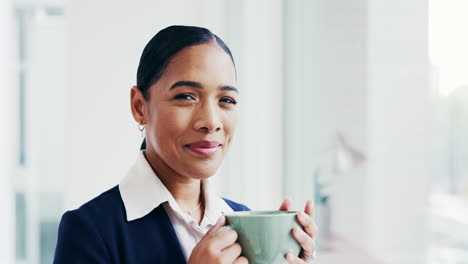 Mujer-De-Negocios-Feliz,-Café