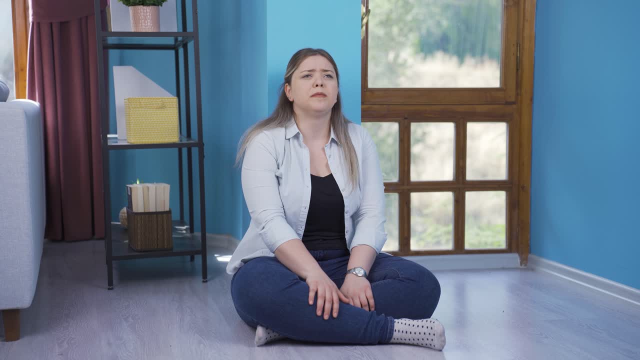 스트레스를 받은 젊은 여성, 긴장 상태.