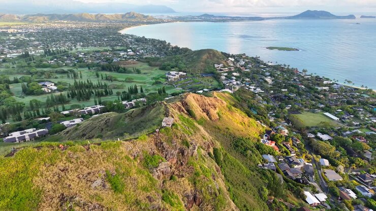 Panorama aereo della Kaiwa Ridge e della costa sopravvento di Oahu, Hawaii