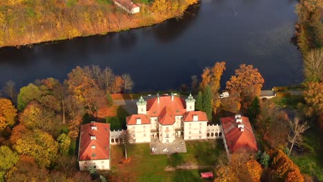 Vista-Aérea-Del-Hermoso-Palacio-En-Suecia