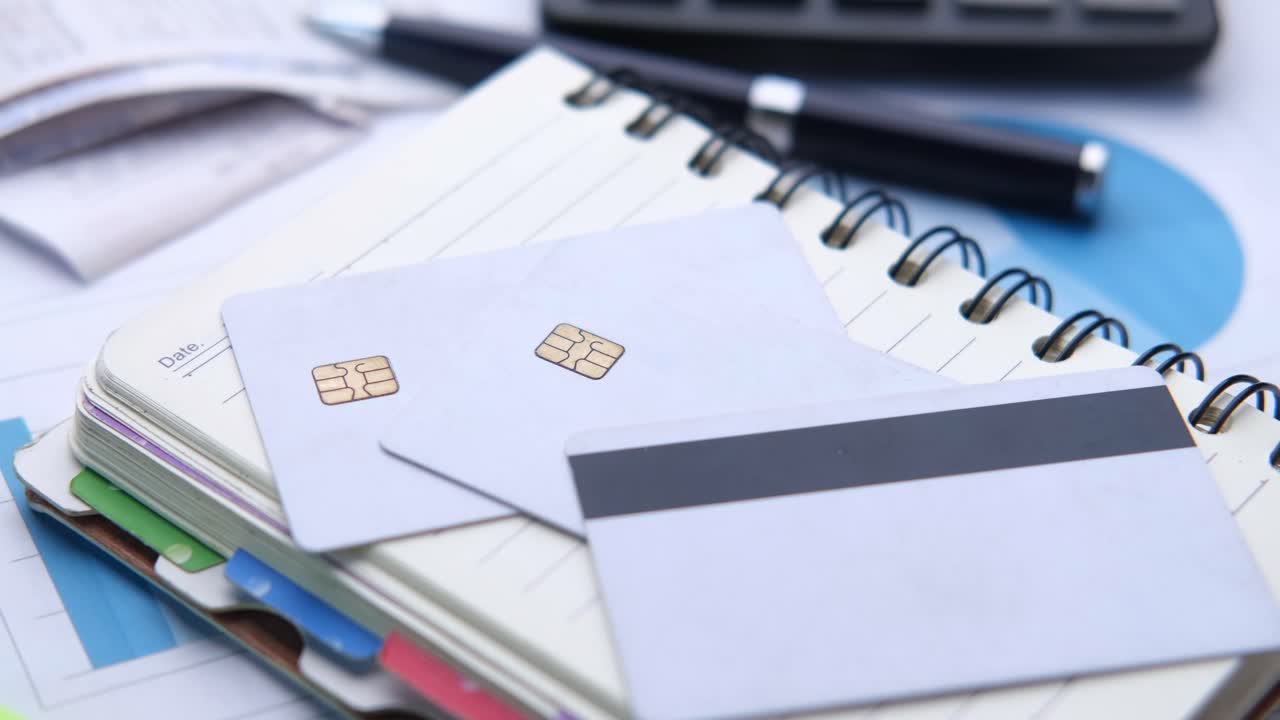 tarjetas de crédito y documentos financieros