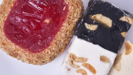 delicias turcas dulces orientales de primer plano girar en movimiento lento